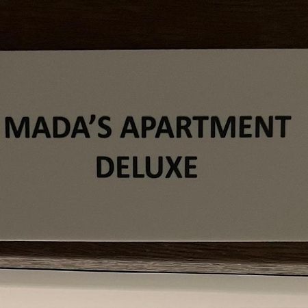 Mada'S Apartment Deluxe Бари Экстерьер фото