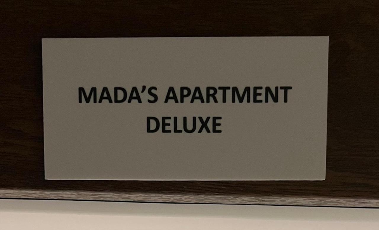 Mada'S Apartment Deluxe Бари Экстерьер фото