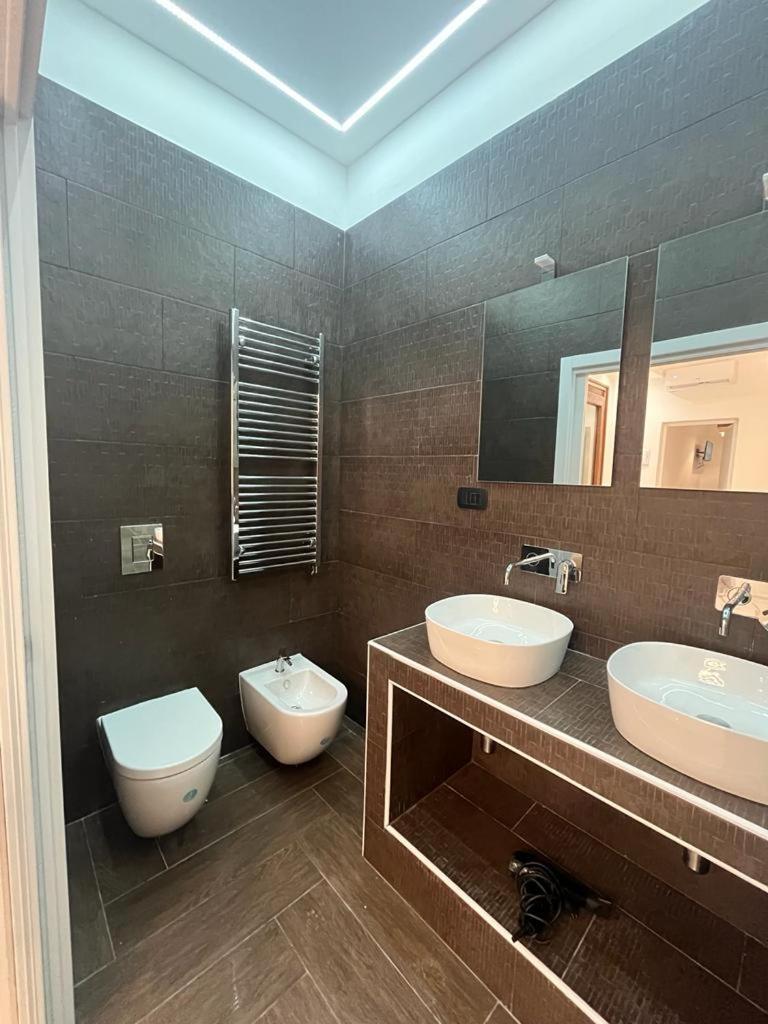 Mada'S Apartment Deluxe Бари Экстерьер фото