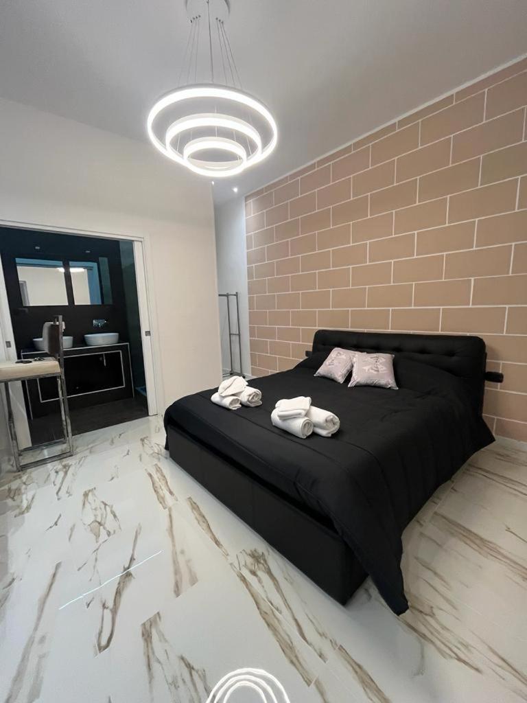 Mada'S Apartment Deluxe Бари Экстерьер фото
